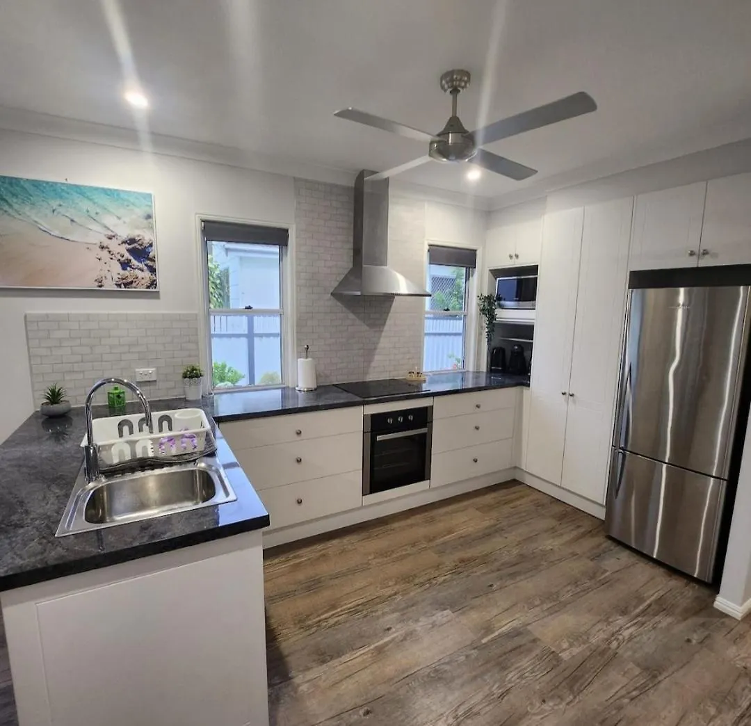 Guest house Seaside Guesthouse Scarborough Australia